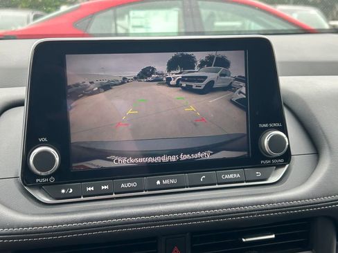 Used 2025 Nissan Rogue SV FWD image 28