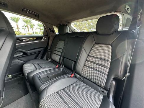 Used 2026 Porsche Cayenne Turbo image 37