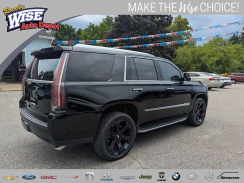 Used 2018 Cadillac Escalade Luxury AWD/4WD image 3