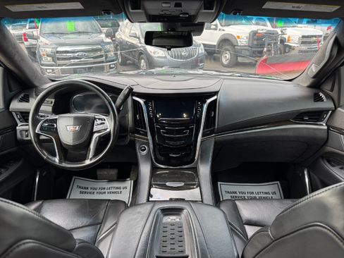 Used 2017 Cadillac Escalade ESV Platinum AWD/4WD image 22