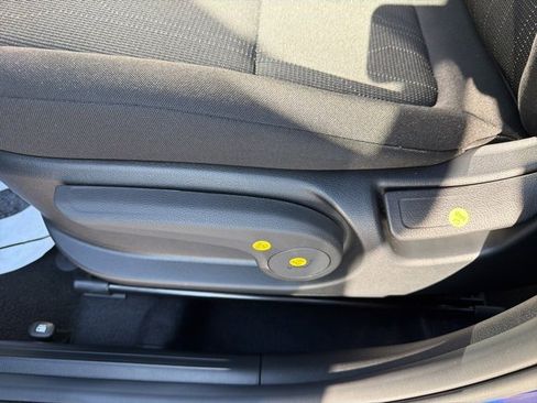 Used 2025 Hyundai Venue SE image 16