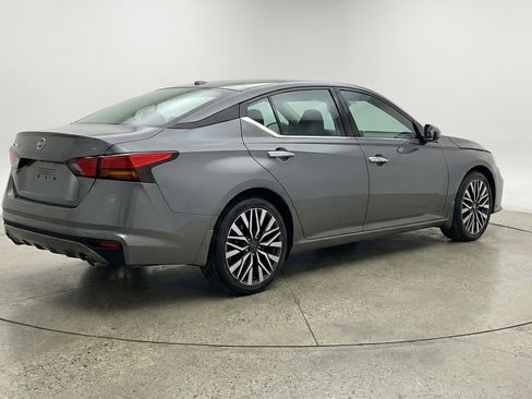 Used 2025 Nissan Altima 2.5 SV FWD image 9
