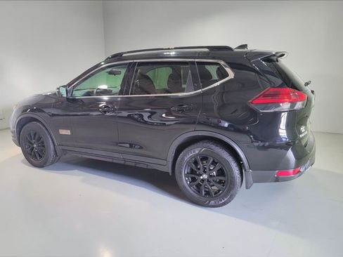 Used 2017 Nissan Rogue SV image 19