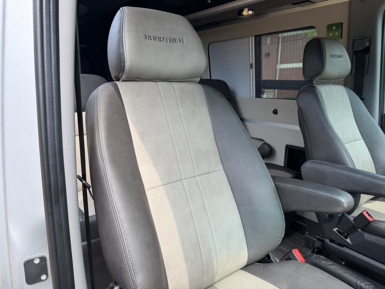 Used 2017 Mercedes-Benz Sprinter 3500 image 53