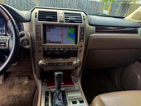 Used 2015 Lexus GX 460 Luxury w/ Premium Package image 19