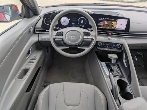 Used 2024 Hyundai Elantra SEL image 16