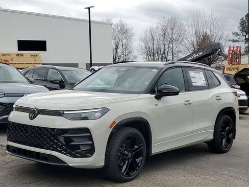 New 2026 Volkswagen Tiguan SE R-Line FWD image 32