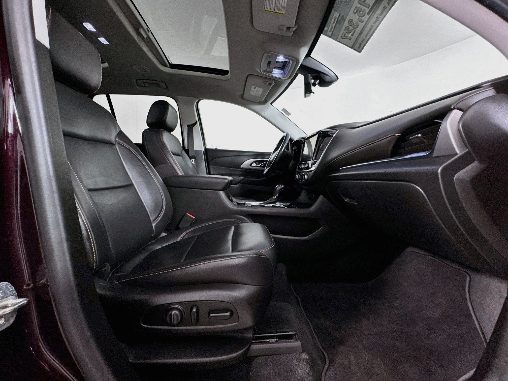 Used 2019 Chevrolet Traverse LT w/ LT Premium Package AWD/4WD image 32