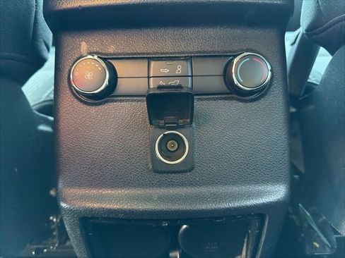 Used 2019 Ford Explorer XLT image 18