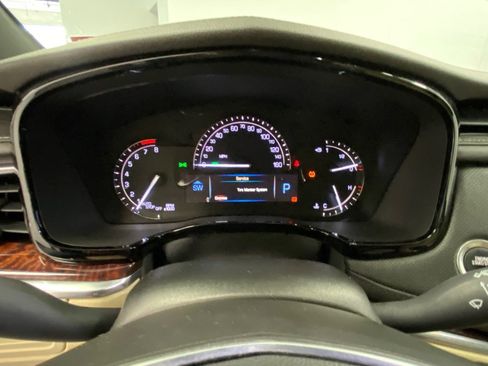 Used 2018 Cadillac XT5 Luxury w/ Driver Awareness Package AWD/4WD image 34