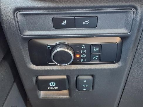 Used 2024 Ford Expedition XLT image 13