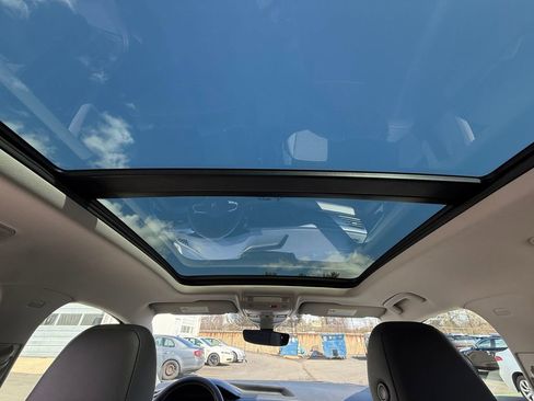 Used 2023 Volkswagen Taos SE w/ Panoramic Sunroof Package image 23