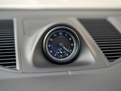 Used 2025 Porsche Macan image 16