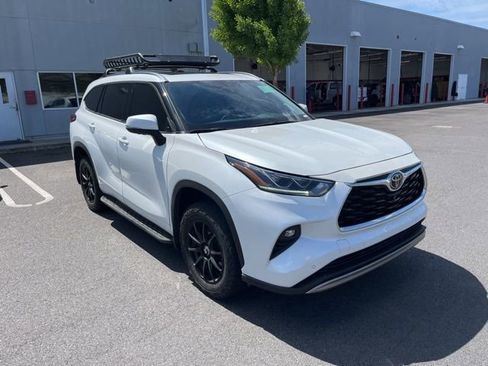 Used 2022 Toyota Highlander Platinum image 1