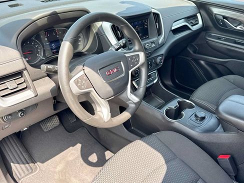Used 2023 GMC Terrain SLE FWD image 2