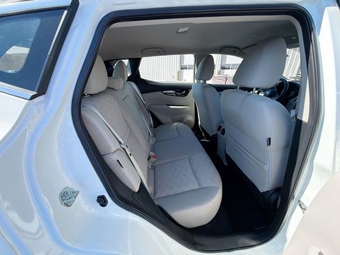 Used 2022 Nissan Rogue Sport SV image 25