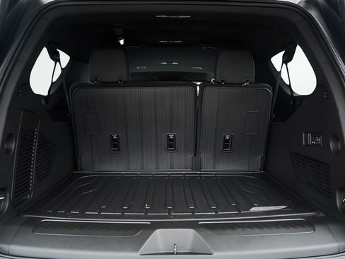 New 2026 GMC Yukon XL Elevation w/ LPO, Floor Liner Package AWD/4WD image 8