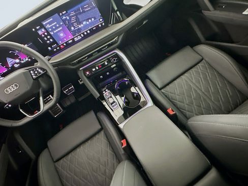 Used 2025 Audi SQ5 Premium Plus w/ Premium Plus Package image 18