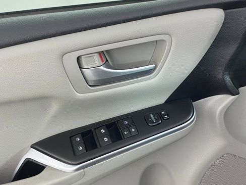 Used 2016 Toyota Camry SE w/ Moonroof Package image 23