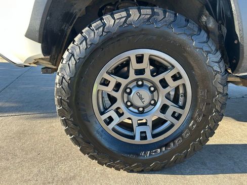 Used 2019 Toyota Tacoma TRD Off-Road image 32