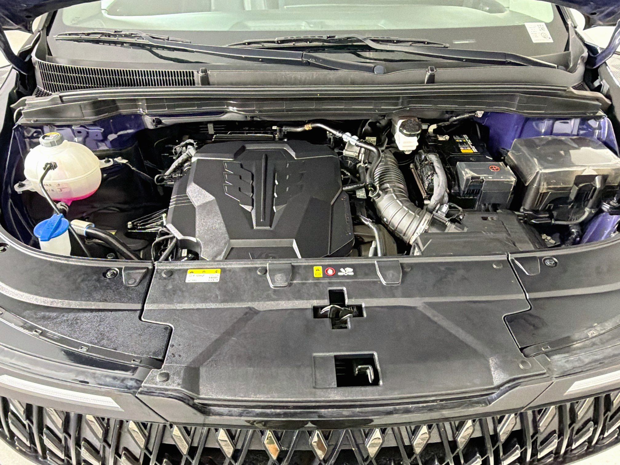 Used 2025 Kia Carnival FWD image 33