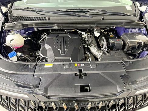 Used 2025 Kia Carnival FWD image 33