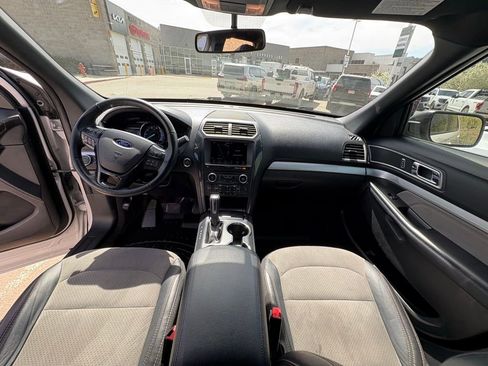 Used 2017 Ford Explorer XLT w/ Equipment Group 202A image 4