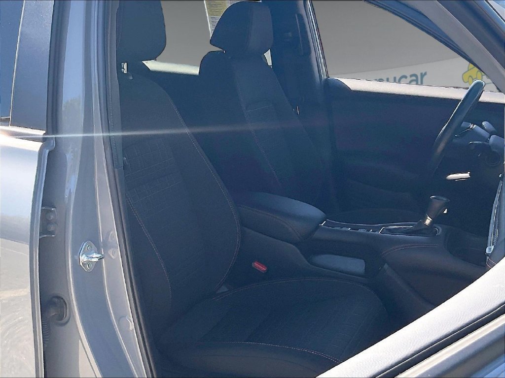Used 2025 Honda HR-V Sport image 11