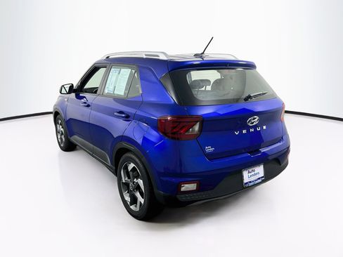 Used 2023 Hyundai Venue Limited w/ Cargo Package FWD image 7