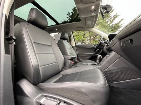 Used 2019 Volkswagen Tiguan SE image 12