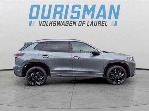 New 2026 Volkswagen Tiguan SE R-Line image 2