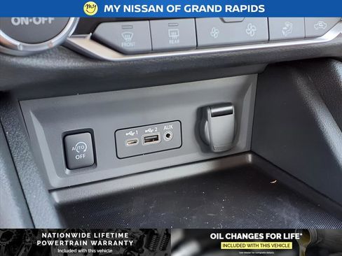 New 2025 Nissan Sentra SR image 18