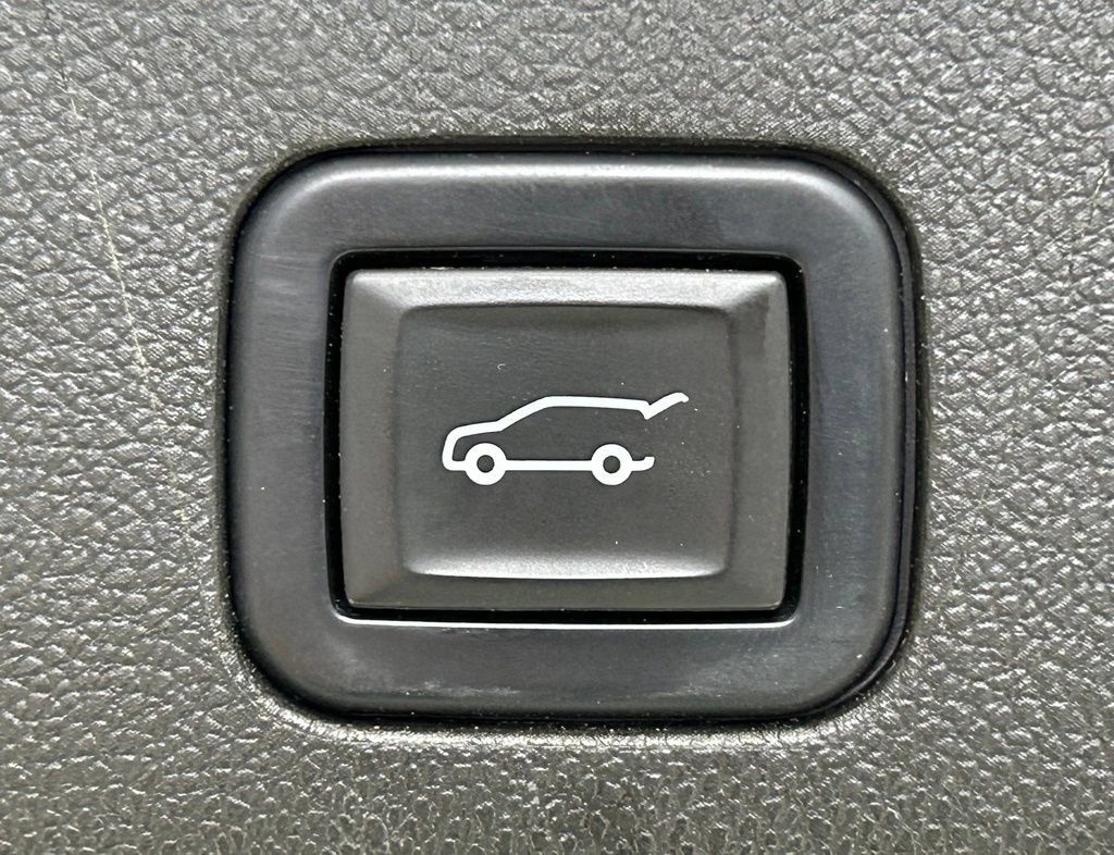 Used 2021 Cadillac Escalade Sport w/ Driver Assist Tech Package AWD/4WD image 17