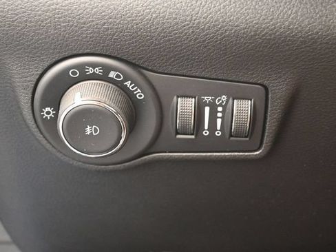 Used 2025 Jeep Compass Limited AWD/4WD image 34