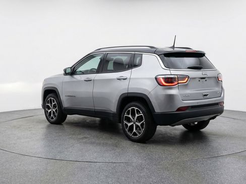 Used 2025 Jeep Compass Limited image 6