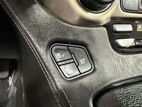 Used 2016 GMC Yukon XL Denali image 20