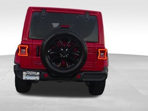 Used 2025 Jeep Wrangler Unlimited Sahara AWD/4WD image 11