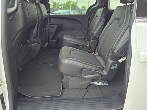 New 2027 Chrysler Pacifica LX FWD image 31