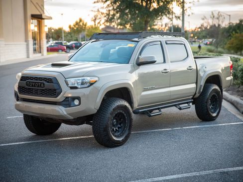 Used 2019 Toyota Tacoma TRD Sport image 8