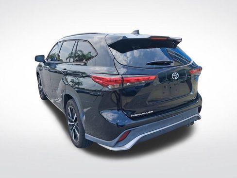 Used 2021 Toyota Highlander XSE FWD image 9