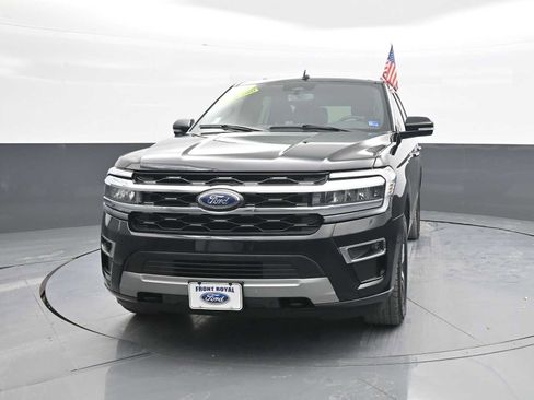 Used 2023 Ford Expedition Limited image 3