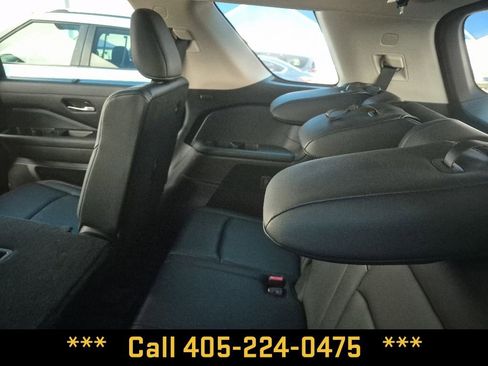 Used 2025 Nissan Pathfinder SL AWD/4WD image 21