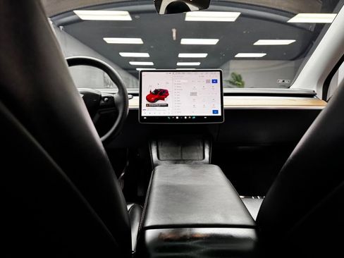 Used 2024 Tesla Model Y Long Range image 40