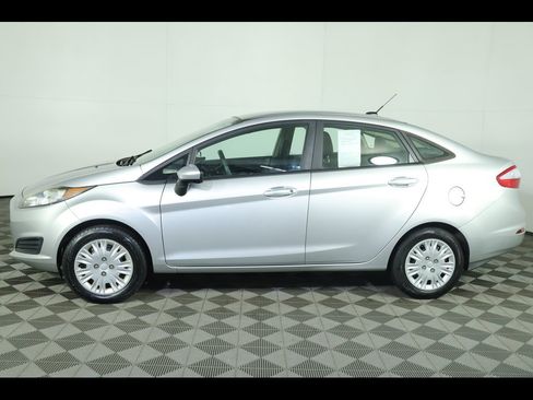 Used 2016 Ford Fiesta S image 2