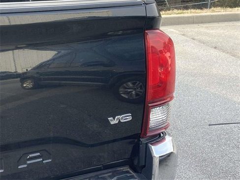 Used 2019 Toyota Tacoma SR5 image 9