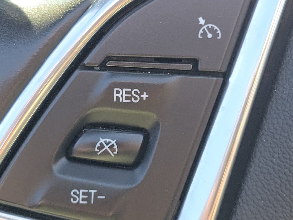 Used 2023 Chevrolet Camaro LT RWD image 9