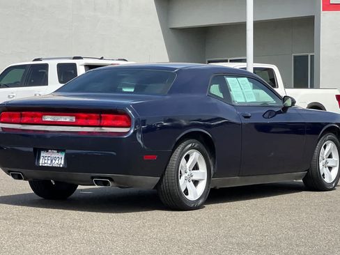 Used 2013 Dodge Challenger SXT RWD image 2