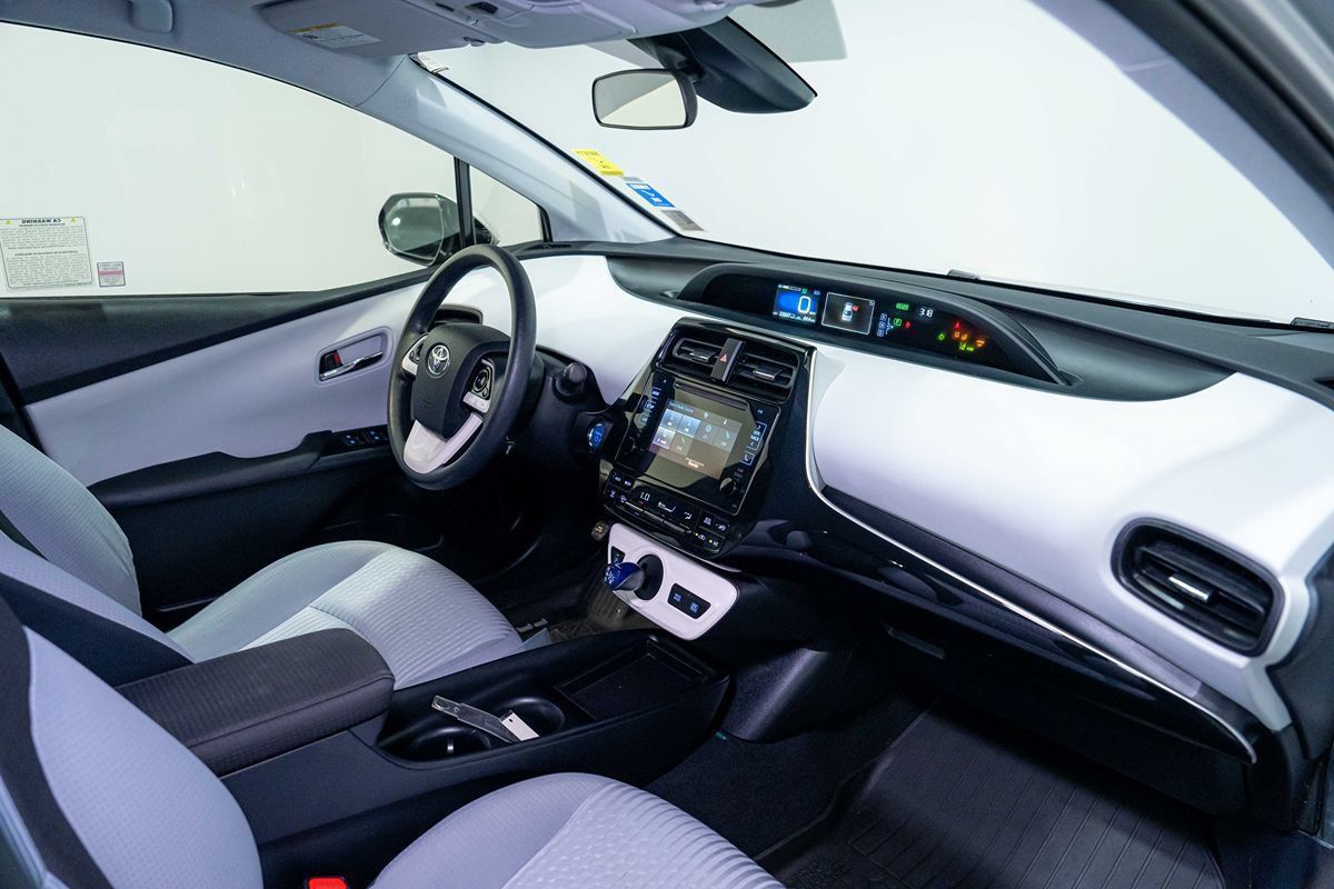 Used 2017 Toyota Prius Two w/ Prius Two Safety Plus Package FWD image 17