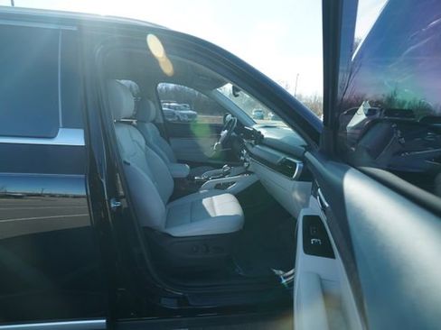 Used 2024 Kia Telluride EX w/ EX Captain's Chair Package image 20