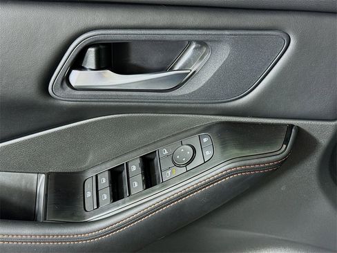 Certified 2025 Nissan Rogue SV image 23